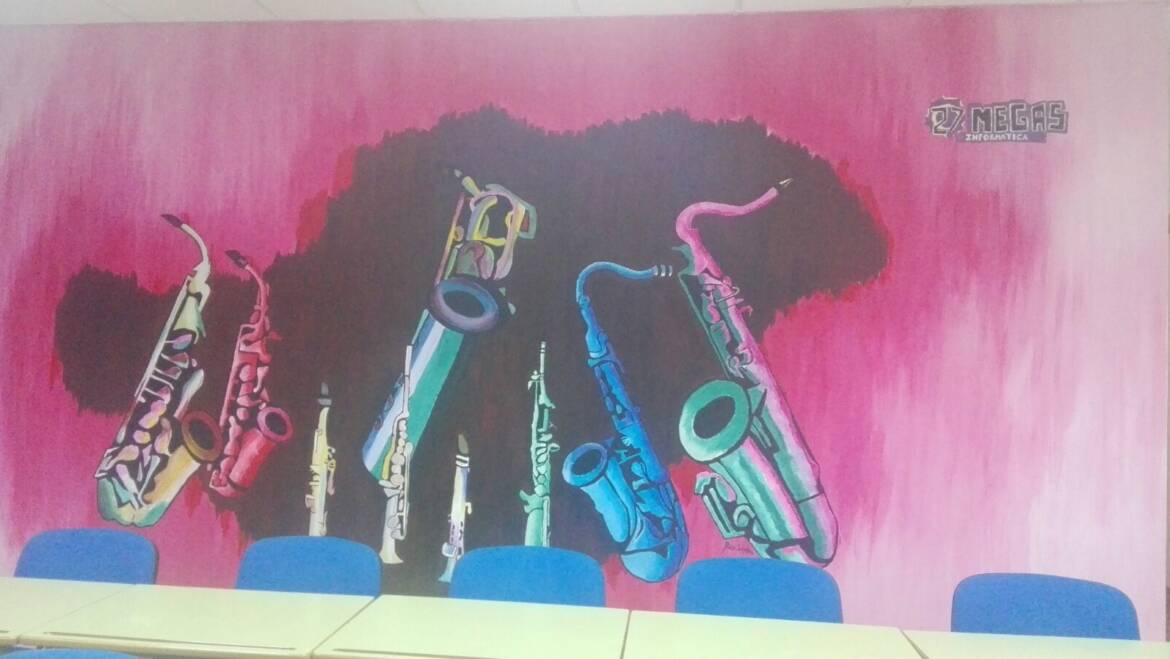 Mural gráfico «Viento Madera» en el Aula 3 de Nuestra Asociación